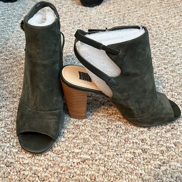 Shoes - Picture 4 of 6